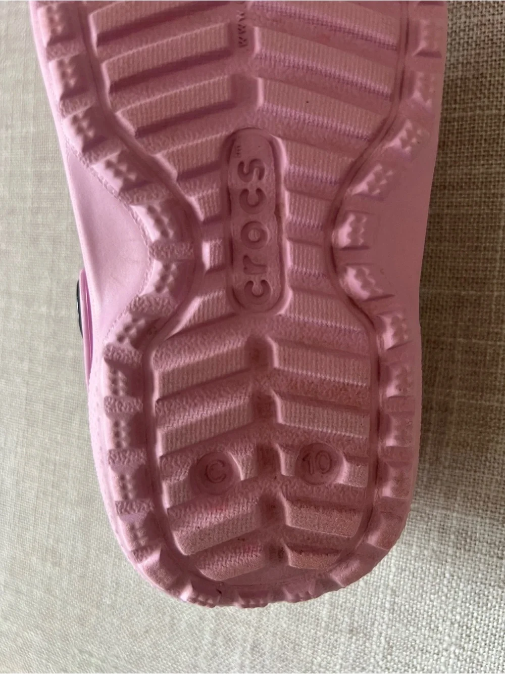 CROCS Dual Comfort Girls/Kids Pink Faux fur Lined mule Clogs w/strap, size 10